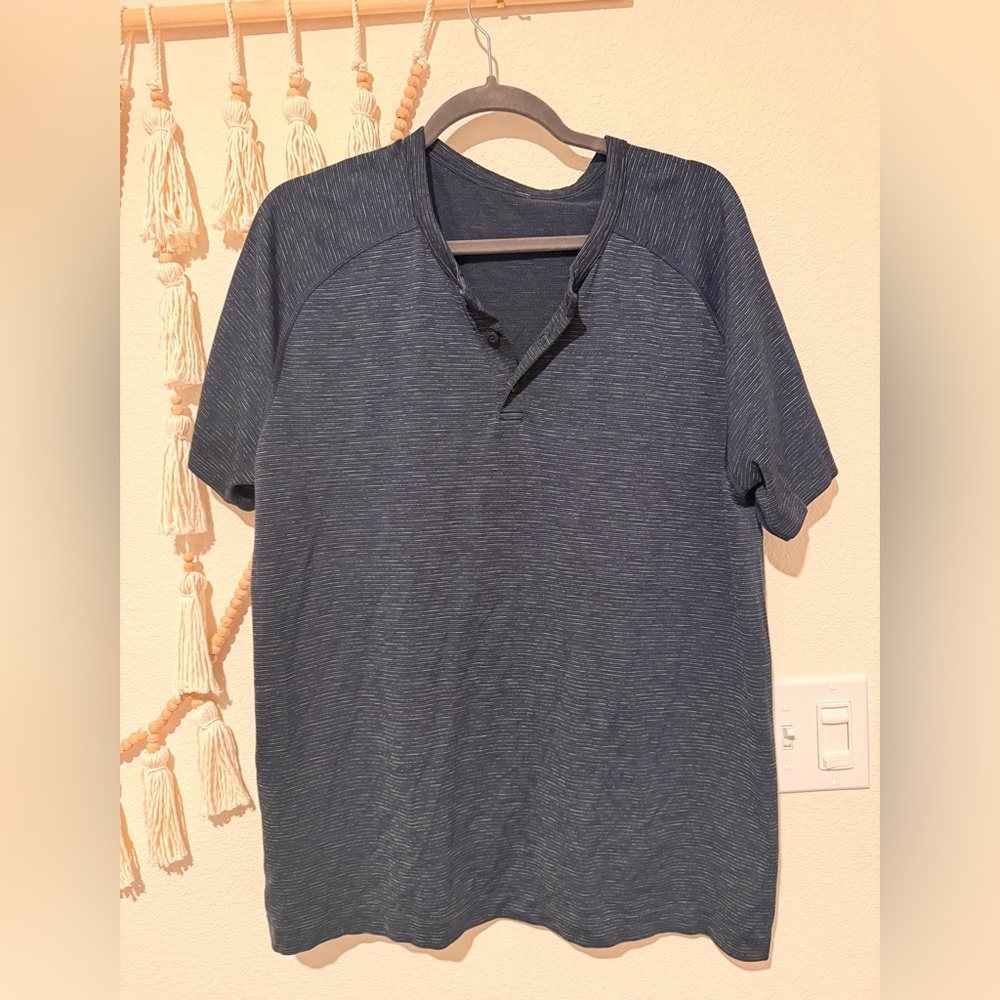 Men’s Lululemon Henley size XL